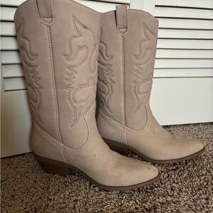 Beige Western Cowboy Boots